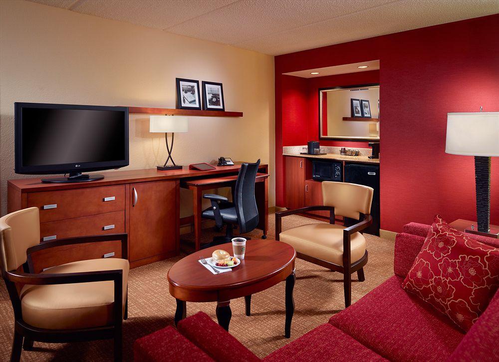 Courtyard By Marriott Savannah Midtown Exterior foto