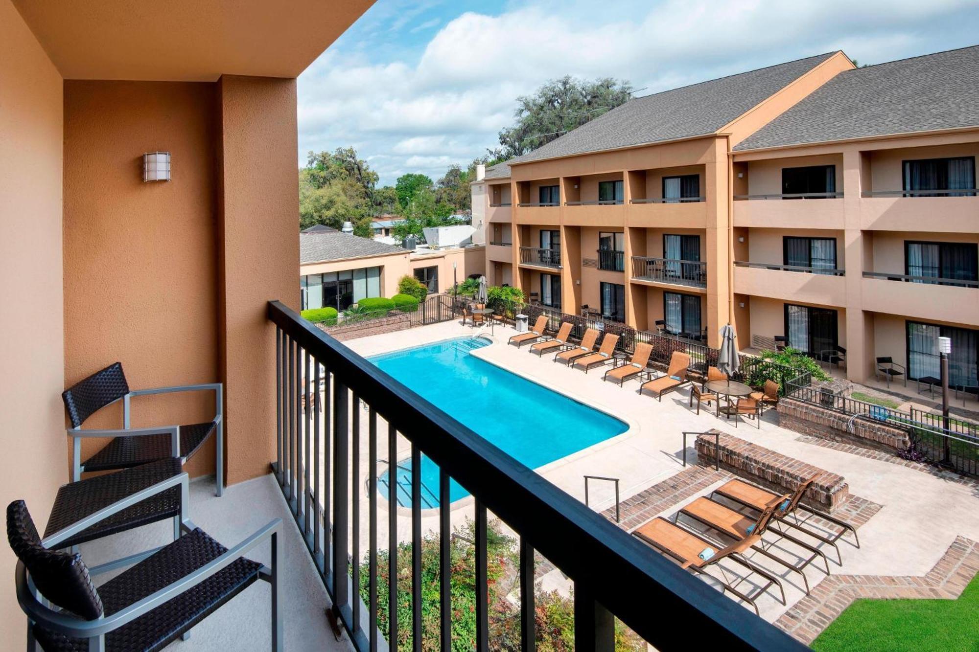 Courtyard By Marriott Savannah Midtown Exterior foto