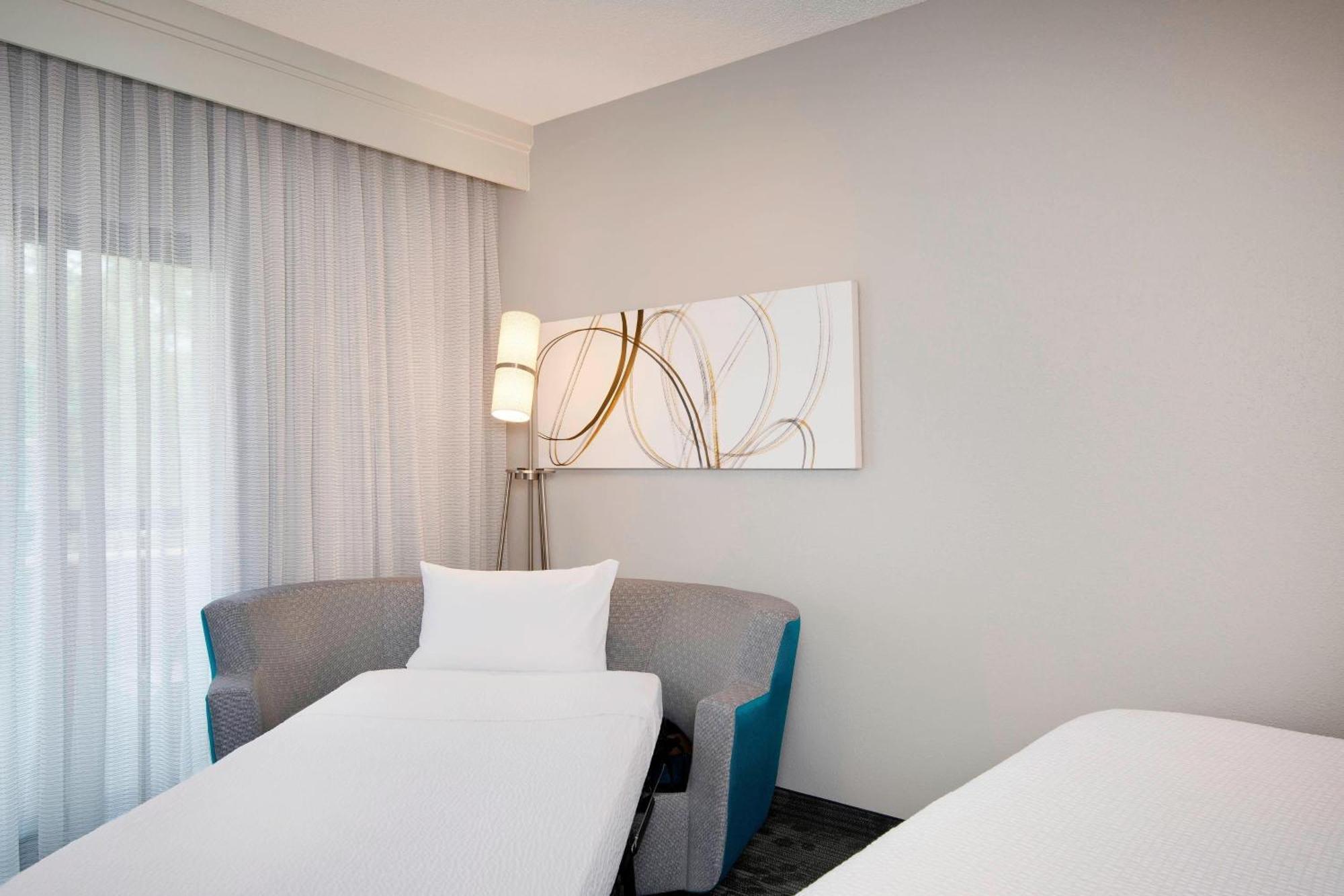 Courtyard By Marriott Savannah Midtown Exterior foto