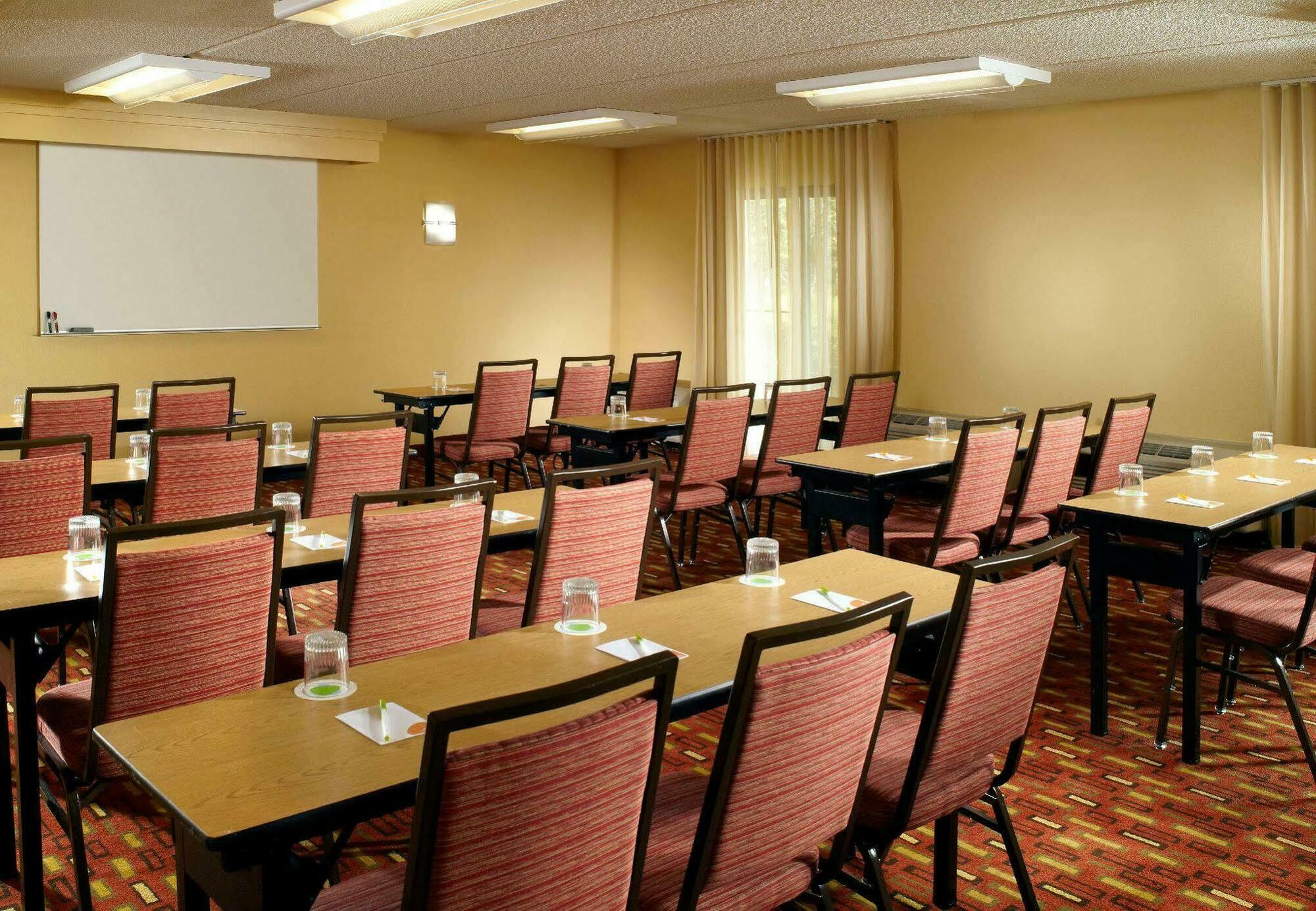 Courtyard By Marriott Savannah Midtown Exterior foto