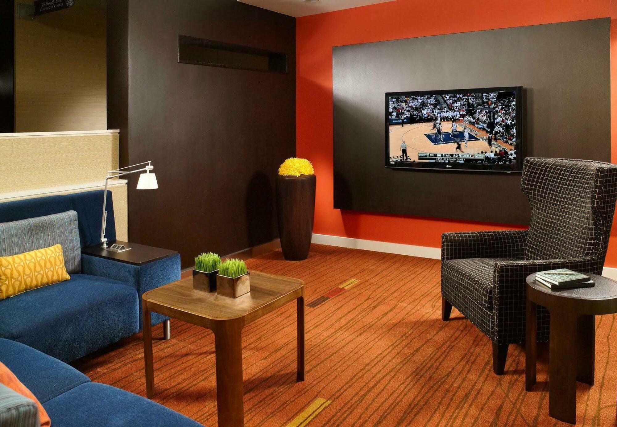 Courtyard By Marriott Savannah Midtown Exterior foto
